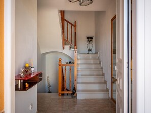 Interior - 4-Bedroom Townhouse, Air-Conditioned, Near Beach (Creixell)