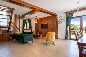 Smart TV, fireplace