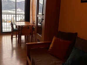 Living area - Les Angles - Cozy T2 Cabin 4 Pers (Les Angles)