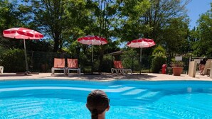 A swimming pool with lounge chairs and umbrellas. - Cozy Chalet for 5 with Terrace (Montlaur)