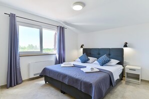 4 bedrooms, iron/ironing board, travel cot, free WiFi - Privlaka Modern Villa for 8 (Privlaka)