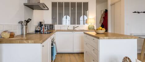 Fridge, microwave, oven, dishwasher