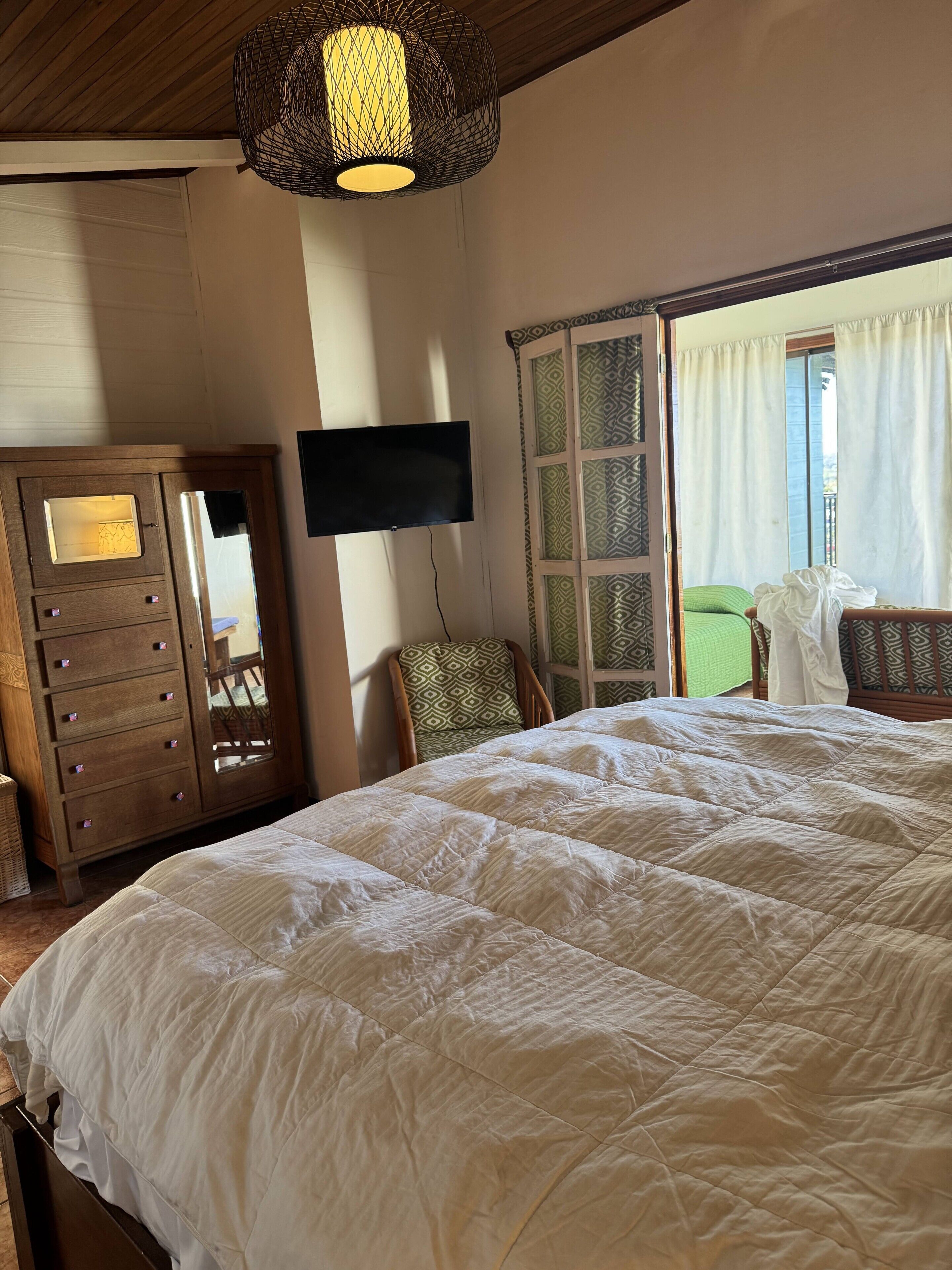 4 makuuhuonetta, silitysrauta/-lauta, Wi-Fi, vuodevaatteet