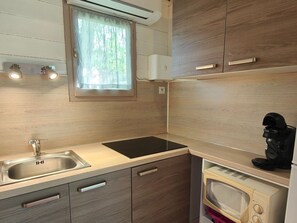 Refrigerador, microondas, cafetera y tetera y tostadora 