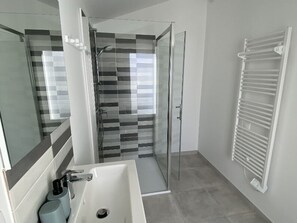 Hair dryer - Holiday home in Noirmoutier, near beach and port, 8 people (Noirmoutier-en-l'Île)