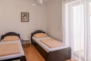 2 makuuhuonetta, vauvan matkasänky, ilmainen Wi-Fi