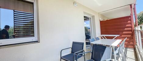 تناول الطعام بالخارج