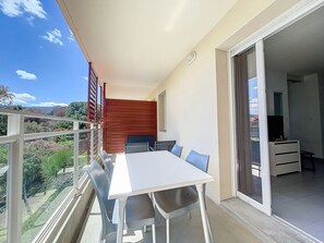 Outdoor dining - Bright 1-Bedroom Apartment in Argelès-sur-Mer (Argelès-sur-Mer)