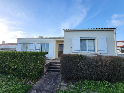 Vacation Home Near the Sea - Enclosed Garden - Pets Welcome - Includes Parking