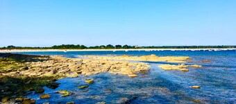 Spacious villa for 9 in Saint-Jacques, near sea, fully equipped