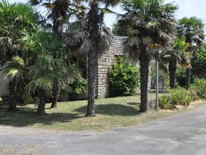 Property grounds - Spacious villa for 9 in Saint-Jacques, near sea, fully equipped (Sarzeau)