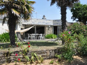 Outdoor dining - Spacious villa for 9 in Saint-Jacques, near sea, fully equipped (Sarzeau)
