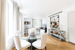 Dining - Luxury 2 bedroom flat Park Lane PL12B (London)