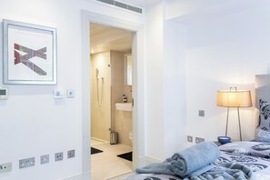 2 makuuhuonetta, silitysrauta/-lauta, Wi-Fi, vuodevaatteet