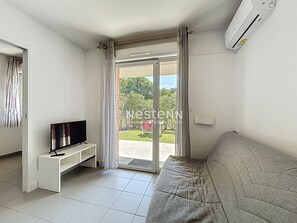 TV - Accessible Apartment with Terrace (Argelès-sur-Mer)