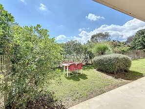 Outdoor dining - Accessible Apartment with Terrace (Argelès-sur-Mer)