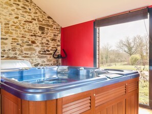 Interior - Charming Cottage with Fireplace and Spa (Pannecé)