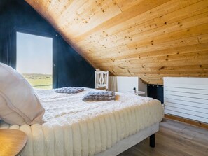 3 bedrooms, free WiFi, bed sheets - Charming Cottage with Fireplace and Spa (Pannecé)