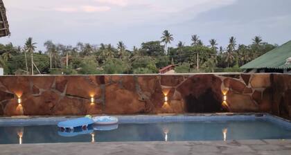 Luxurious 4-bedroom House With Private Pool in Kikambala