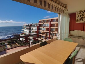 Outdoor dining - Modern A/C T2 with Pool in Sète (Sète)