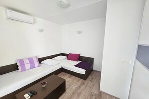 2 bedrooms, free WiFi - Costal Apartment for 4 in Zaton (Zaton)