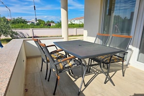 Outdoor dining - Costal Apartment for 4 in Zaton (Zaton)