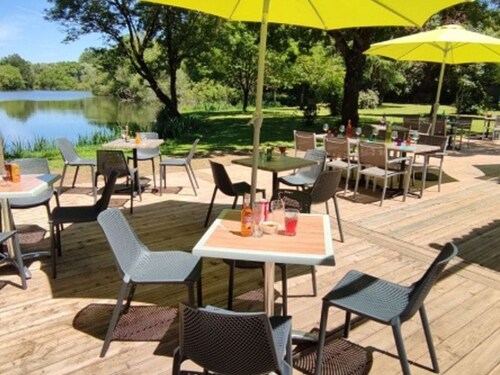 Mobile home with terrace in Bignac, sleeps 6