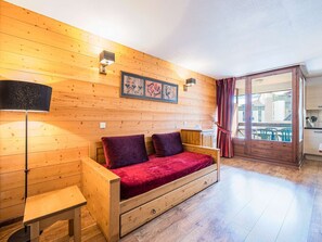 TV - Cozy studio in Brides-les-Bains with parking! (Brides-les-Bains)