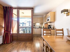 Dining - Cozy studio in Brides-les-Bains with parking! (Brides-les-Bains)