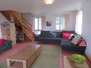 TV - Bright house 800m from beach, pet-friendly, large garden (Bangor)
