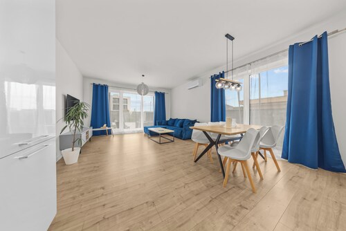 Air-conditioned Apartment House with Pool, 10B