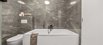 Air-conditioned Apartment House with Pool, 10B