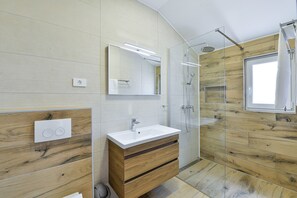 Shower, hair dryer - 3-Bedroom Privlaka Villa with Pool (Privlaka)