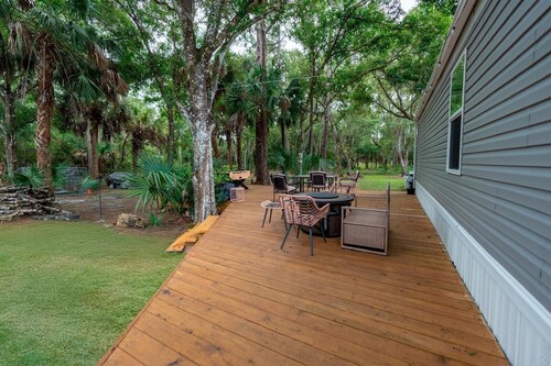 Cozy Pet-Friendly Florida Getaway Near Lake Okeechobee • BBQ, Firepit • Sleeps 4