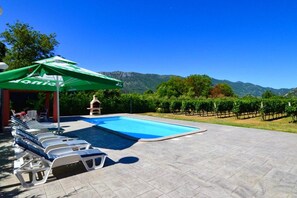 Pool - Stunning Holiday Home Near Adriatic Sea (Vrgorac)