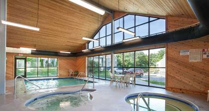 Cozy Ski-View Retreat sleeps 5 in Gatlinburg!