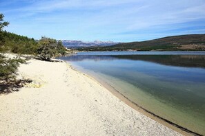 On the beach - Villa in a lush coastal landscape (Pridraga)