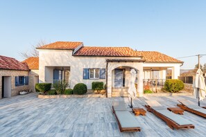 Terrace/patio - Villa near Zrmanja's canyon (Pridraga)