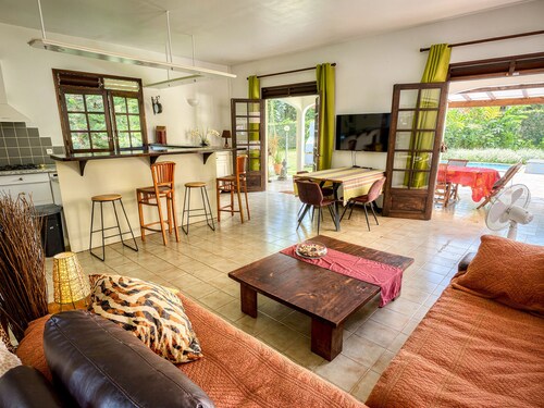 Vacation comfort, peace and quiet in a traditional villa with swimming pool