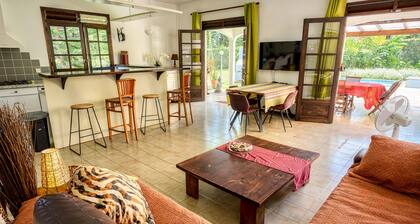 Vacation comfort, peace and quiet in a traditional villa with swimming pool