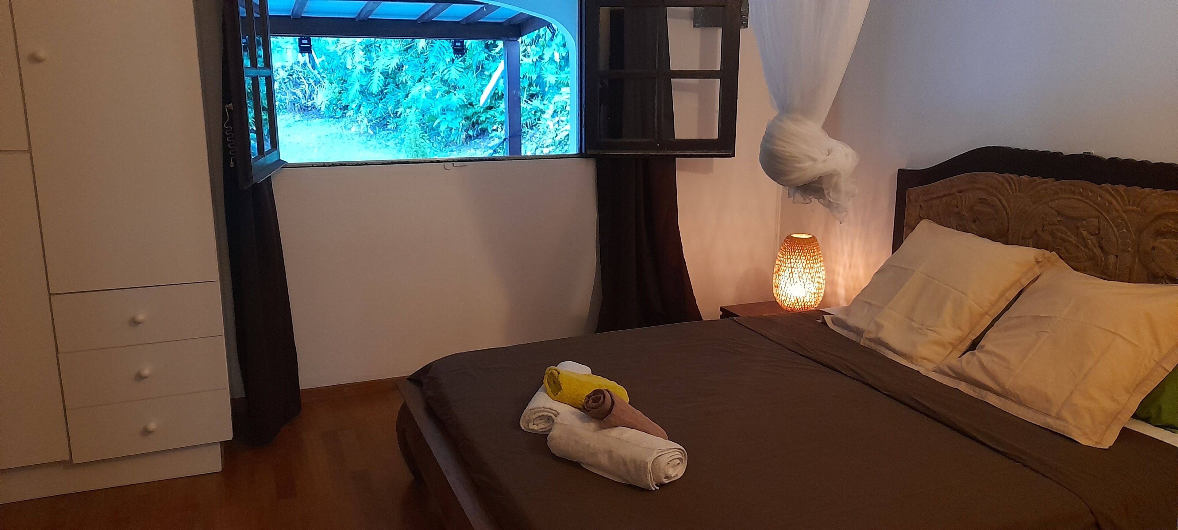 3 slaapkamers, een strijkplank/strijkijzer, wifi, beddengoed