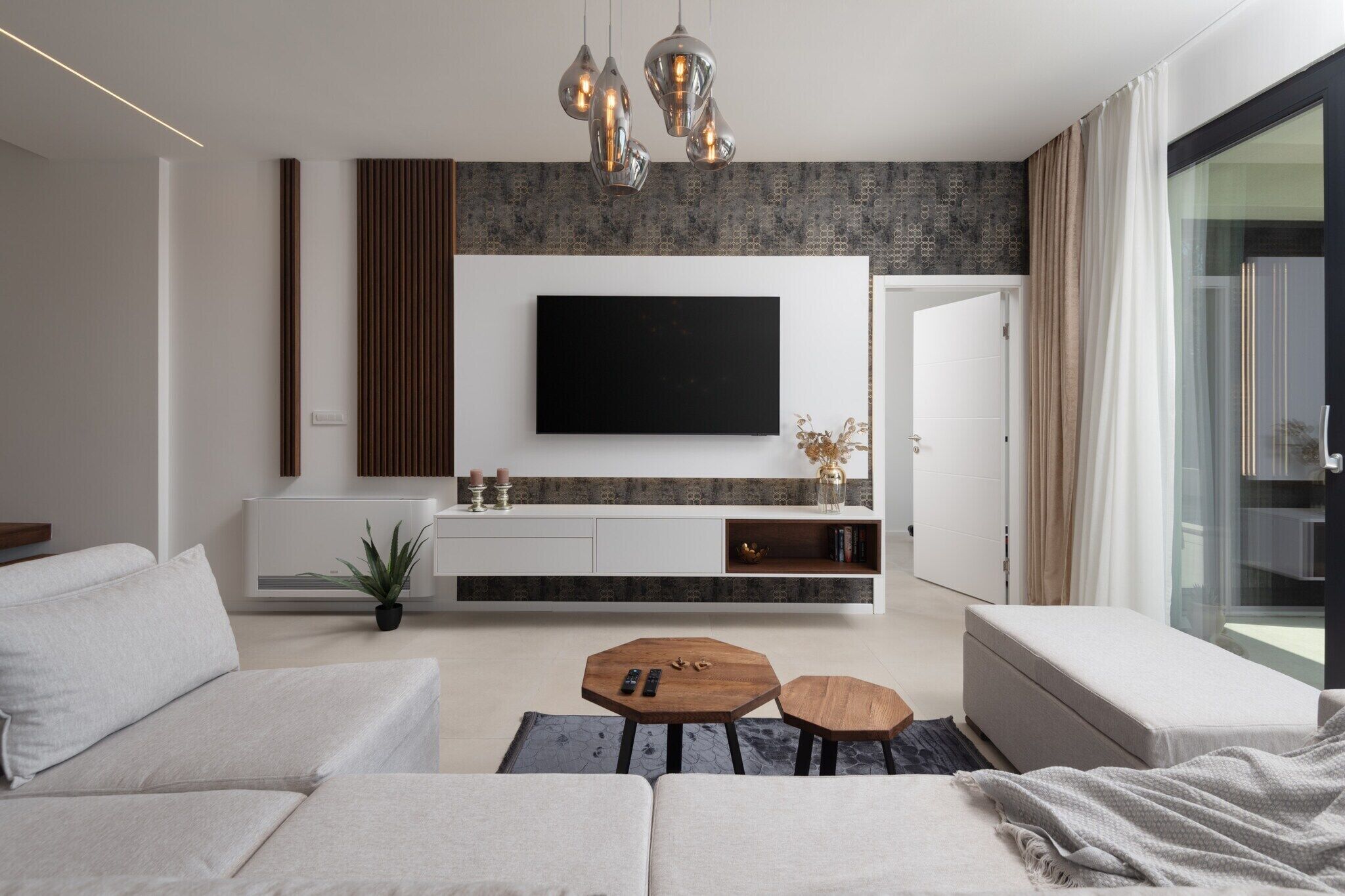 Smart TV, fireplace, video games