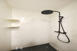 Shower, hair dryer - Luxe Coastal Romantic Aapartment (Zadar)