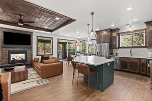 Interior - East Zion New Build, Sleeps 12, Hot Tub, Rooftop Fire Pit & Game Room (Orderville)
