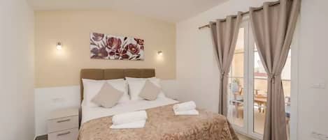 3 間睡房、熨斗/熨衫板、可攜式嬰兒床、免費 Wi-Fi