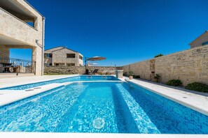 Pool - Dalmatian Family Villa near Beach (Privlaka)