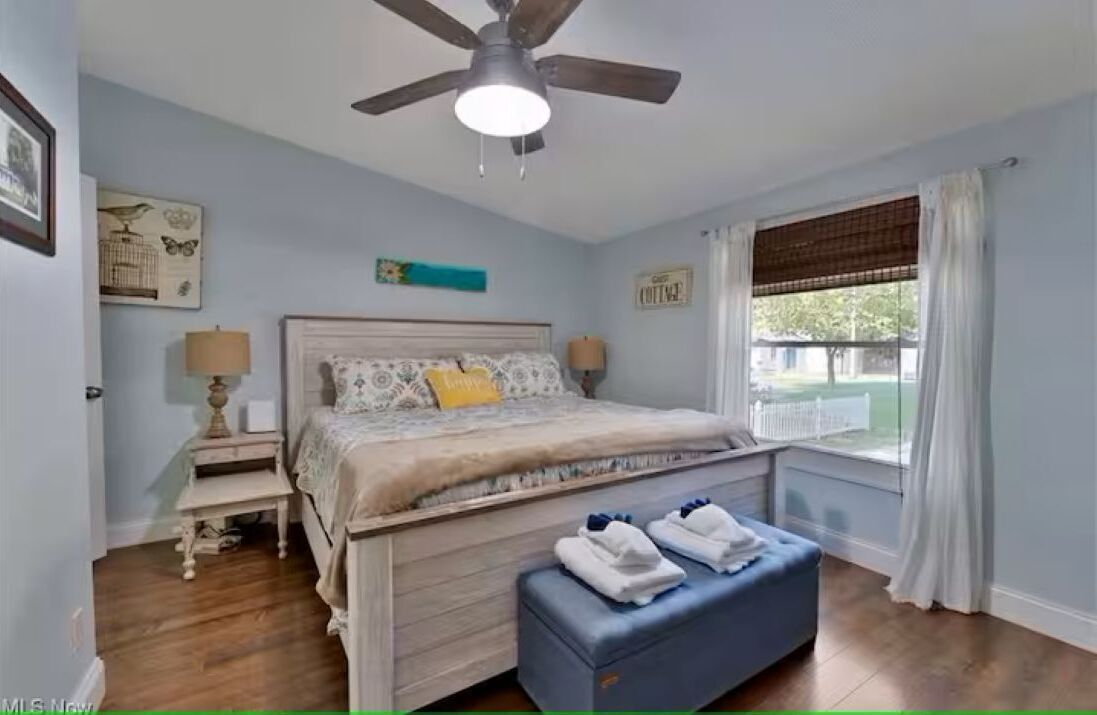 3 bedrooms, iron/ironing board, internet, bed sheets