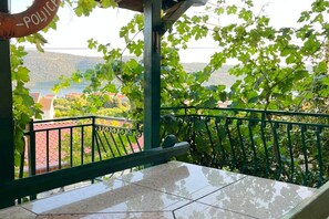 Property grounds - Apartment Moreno 2 with seaview (Poljica)