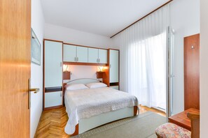 1 chambre, fer et planche à repasser, lit parapluie, Wi-Fi gratuit