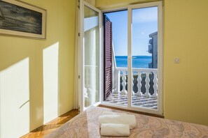 2 bedrooms, travel cot, free WiFi - Seaside Tranquil Stay for 4 (Vir)